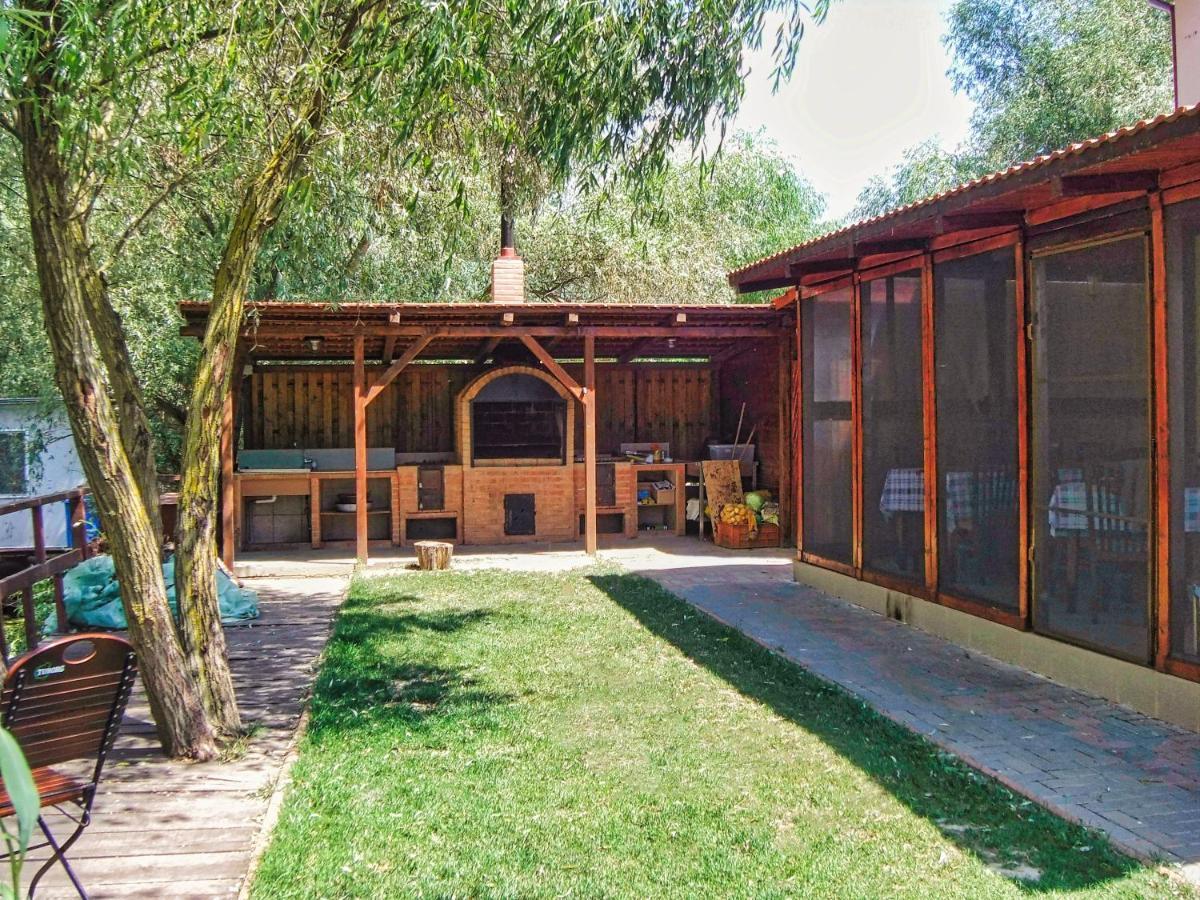 Pensiunea Crisan Exterior foto